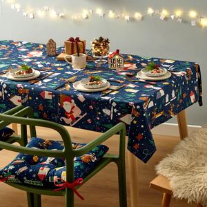 Karácsonyi mintás pamut asztalterítő 137x178 cm Santa's Christmas Wonderland – Catherine Lansfield
