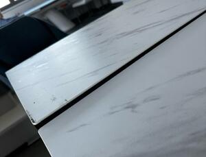 Széthúzható étkezőasztal Brock márvány 180-260 cm - II.osztály