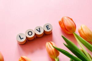 Öntapadó fotótapéta tulipán love felirattal Love