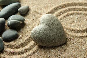 Fotótapéta szív alakú Zen kő homokban