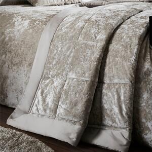 Bézs bársony steppelt ágytakaró franciaágyra 220x220 cm Crushed – Catherine Lansfield