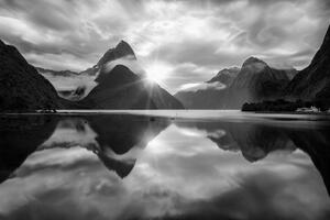 Öntapadó fotótapéta gyönyörű napfelkelte Új-Zélandon fekete fehérben