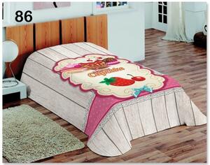 Szürke ágytakaró eper mintával Szélesség: 155 cm Hossz: 220 cm