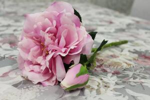 Rózsaszín mű angol rózsa bimbó 36cm