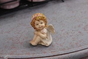 Krémszínű ülő angyalszobor 2-es készlet 6cm
