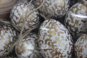 Fehér-arany színű tojások 21db 7cm