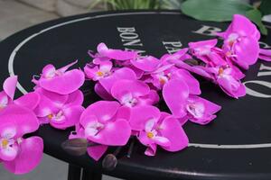 Sötétrózsaszín háromszárú mű orchidea 95cm