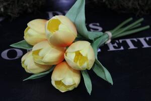 Sárga mű tulipán csokor 29cm