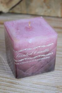 Rózsaszín kocka alakú illatgyertya 7cm