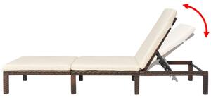 VidaXL barna polyrattan napozóágy párnával