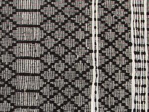 Fekete és bézs bőrszőnyeg 140 x 200 cm FEHIMLI