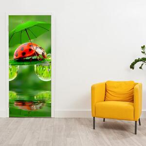 Fotótapéta ajtóra - Katica esernyővel (95x205cm)