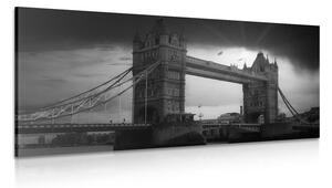 Kép naplemente Tower Bridge fölött fekete fehérben