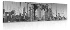 Kék Manhattan híd New Yorkban fekete fehérben