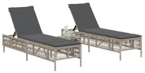 VidaXL 2 db világosszürke polyrattan napozóágy asztallal