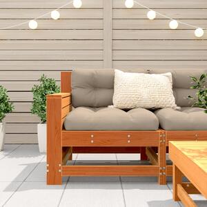 VidaXL viaszbarna tömör fenyőfa kerti karfás kanapé párnával