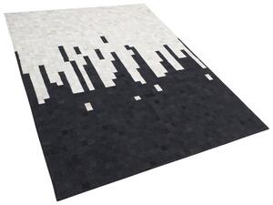 Fekete és fehér bőrszőnyeg 160 x 230 cm BOLU
