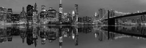 Kép Manhattan tükörképe fekete fehérben