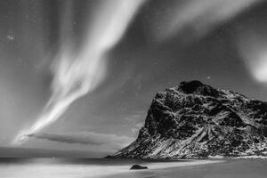 Kép éjjeli fény Norvégiában fekete fehérben