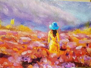 Kép lány sárga ruhában levandula mezőn