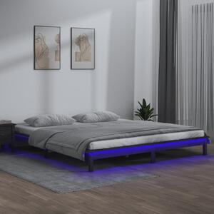 Kétszemélyes szürke tömör fa LED-es ágykeret 135 x 190 cm