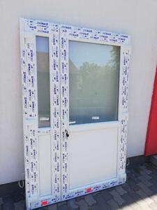 Kétszárnyas félig üvegezett műanyag Bejárati ajtó 138x208cm #fehér