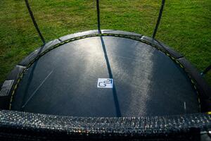 G21 SpaceJump trambulin védőhalóval, 366 cm, ajándék létrával, fekete színben