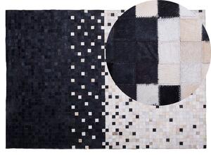 Fekete és bézs bőrszőnyeg 140 x 200 cm ERFELEK