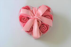 Rózsaszín szappanrózsák szívben 9db 4cm