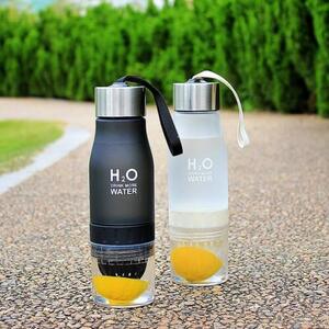 H2O 650ml-es BPA mentes műanyag kulacs gyümölcs facsaróval sárga színben