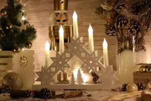 Tracon CHRSTCANWW5WW LED karácsonyi gyertyapiramis,csillag,fa, fehér, elemes Timer 6+18h,5LED, meleg fehér ( 3000K ) színhőmérséklettel, 2xAA ( CHRSTCANWW5WW )