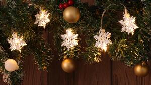 Tracon CHRSTSFWM10WW LED karácsonyi lánc, hópehely,fehér, fém, elemes Timer 6+18h,10LED, meleg fehér ( 3000K ) színhőmérséklettel, 2xAA