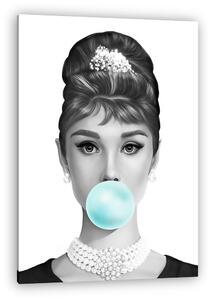 Audrey Hepburn kék rágógumit fúj, fekete-fehér (3:4 arány) (vászonkép)