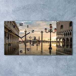 Négyszögletes üvegóra vízszintesen Velence olaszország