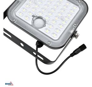 SOLPAR napelemes reflektor 30W 4800lm 4000K IP65 távirányítóval