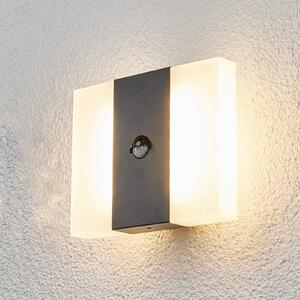 Lindby LED-érzékelős Kumi, grafit, IP44, kültéri fali lámpa, Alu / szürke / cink, Alumínium, Modern