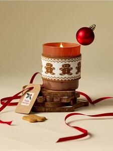 Sinsay - Karácsonyi illatgyertya mézeskalács figura mintás huzattal Gingerbread Cookies - bézs