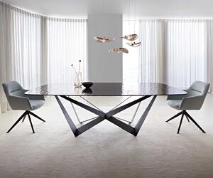 DELIFE Étkezőasztal Edge hajóformájú 240x120 domborított üveg füstfekete 3D design Spider laposacél fekete