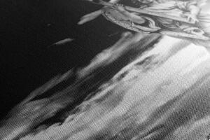Kép anygal kereszttel fekete fehérben