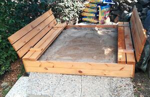 Zárható homokozó padokkal 140 x 140 - impregnálva Closeable sand box impregnated