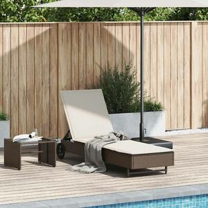 VidaXL barna polyrattan napozóágy párnával és kerekekkel
