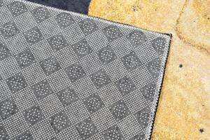 TOSCANA Modern fekete szőnyeg absztrakt mintával Szélesség: 80 cm | Hossz: 150 cm