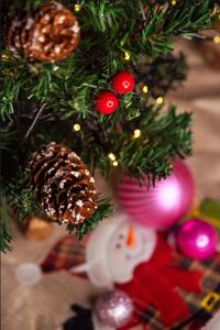 Karácsonyfa asztalra - Jegenyefenyő 50 cm berkenyével