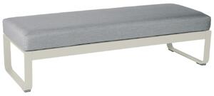 Szürke kárpitozott pad Fermob Bellevie 148 cm világosszürke talppal