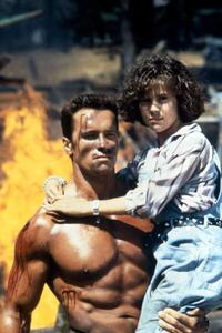 Fotográfia Arnold Schwarzenegger And Alyssa Milano, Commando 1985 Directed By Mark L. Lester, (26.7 x 40 cm)