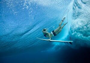 Fotográfia Female Pro surfer at Cloud Break Fiji, Justin Lewis