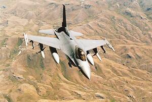 Művészeti fotózás General Dynamics F-16 Falcon in flight over desert, Stocktrek, (40 x 26.7 cm)