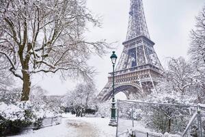 Művészeti fotózás Scenic view of Eiffel tower on snowy day, encrier, (40 x 26.7 cm)