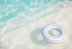 Művészeti fotózás Inflatable ring in a swimming pool, mrs, (40 x 26.7 cm)