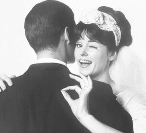 Művészeti fotózás BRIDE HUGGING HUSBAND, OKAY GESTURE, 1963, Archive Holdings Inc., (30 x 40 cm)